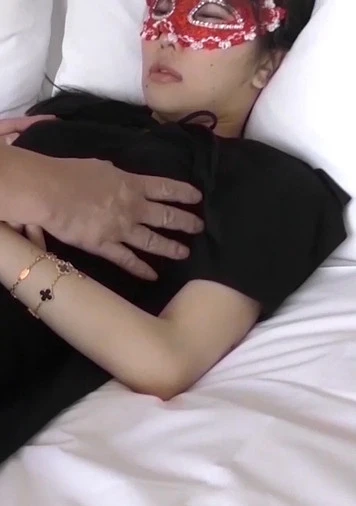 【期間限定ワンコイン・中出し】妊活中のスレンダー奥様　①