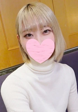 【無・素人個撮】マッチングアプリでヤリまくり、オナニーが趣味の好き者貧乳細身金髪ギャルの甲高い大絶叫で感電したかの様な絶頂がヤバかった！大量にマン汁垂れ流しガン突きで泡立つ極小オマンコに中出し！