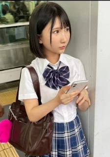 【まだまだ未成熟な10代の制服美少女を好き放題ヤル】彼氏とのデートに夢中でパンチラしまくる少女を自宅まで尾行。無防備に晒されるつるぺたボディを堪能後、眠剤を嗅がせて好き放題やらせてもらいました！睡眠姦にて最後は中出しでシメ。【日常盗撮/スカート内盗撮/睡眠姦】