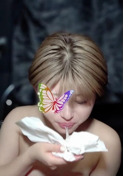 車フェラ！！女子大生１期目ノアちゃんのノーハンドバキュームフェラを堪能する、咥えてる口の隙間から溢れ出す精子を優しく吸い出してくれるのだが