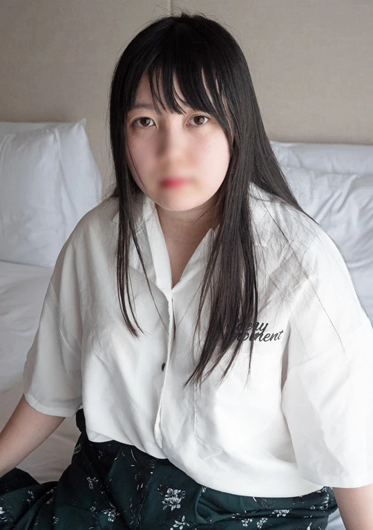 愛嬌溢れるEカップのマシュマロ系女子大生。抱き心地抜群の柔らか色白ボディ。カメラを向けられ終始緊張...、嫌がられながらも無許可中出しのリアルなハメ撮り