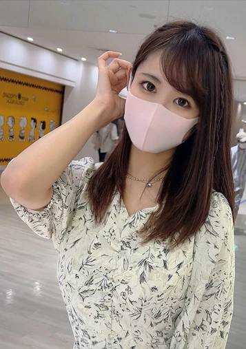 【無修正】女子大に通う愛嬌満点のふわふわFcup美巨乳優等生！！桃色のエプロンを身につけ隠しきれない巨乳を揺らしアニメ声で喘ぎ散らしながら生中出し！！