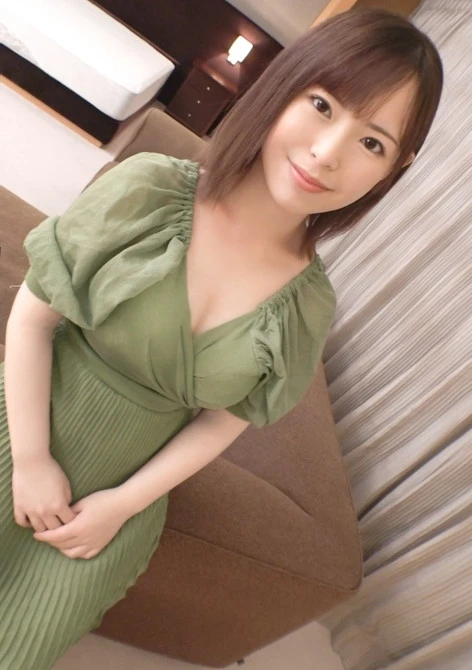 気持ちければなんでもいい！清楚系に見えて性に奔放なミニマム美術館スタッフ。重量感のあるHカップを揺らしてしっとりイキ！ 応募素人、初AV撮影 303