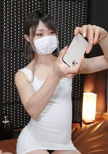 街で噂の港区女子セナさん❤️パパ活と並行してメンズエステでもアルバイト❤️悪徳店長のデカチンを一生懸命頬張る彼女は一体どこまで落ちるんだろう…