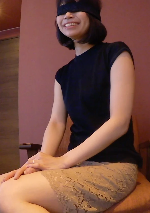 Blindfold play of a gentle married woman who is also a model of a god body