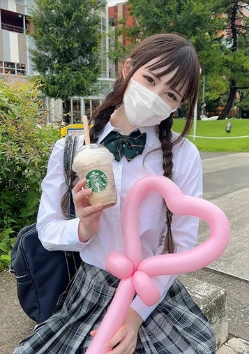 有名進学校に通う現◯女子◯生美巨乳コスプレイヤーを強引に連れ込み猥褻行為！！アニメ声で喘ぎ散らし美巨乳を揺らし乱れる敏感体にゴム無し膣内射精！！