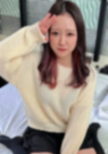 大きな瞳が愛くるしい18歳の色白スレンダー。小動物系なのに敏感なカラダで感じまくり大量潮吹き。本能的に感じる素直な反応に興奮抑えきれず大量中出し。