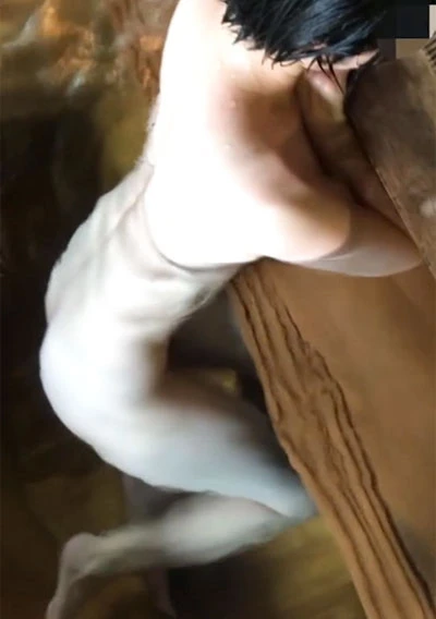 夫妻のプライベート動画です。本妻を露天風呂でローションまみれにしたのち中出し。