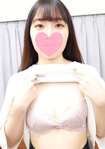 半年前に卒業したばかりの18歳。生々しいウブ毛の未成熟オマンコを極太チンポでネリネリと破壊！初めて開通した子宮に大量のザーメンを注入。ラストはイキ狂ってダブルピース