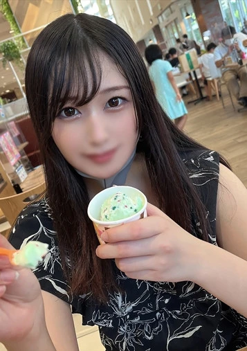 お淑やかで清楚な女子大生を裸にさせると綺麗なEcupの巨乳が・・・美巨乳に性器を挟ませ白く光る美白ボディを突きまくり連続膣内射精！！