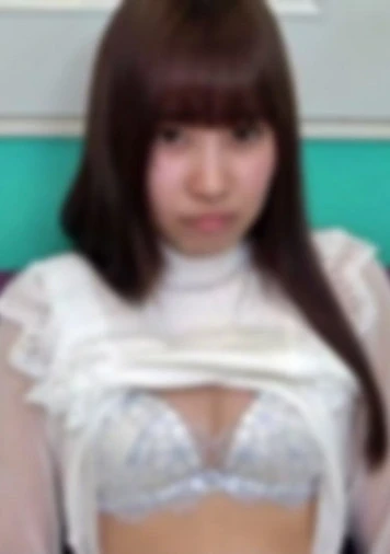 清楚系18歳の本物３年生。経験人数１人の色白スレンダーなピチピチのカラダに興奮抑えきれず暴発発射。人生初の大量顔射&大量中出しで放心状態。