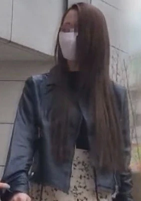 【個人】ガールズバー美人オーナー、休日の取立てに抵抗するも無理やり屋外で陰部を露出させ、美脚スレンダーな肢体に大量中出し