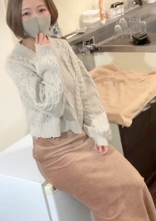 可愛いエロボディをした綺麗めギャルを台所に乗せて中出ししてやったwww