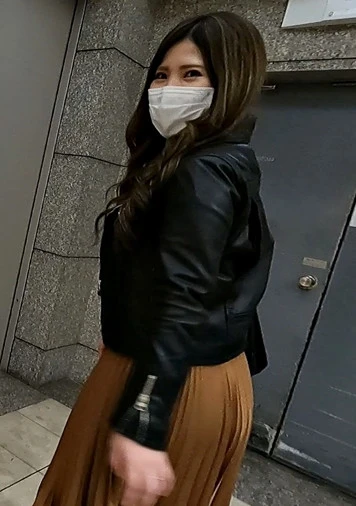 【無修正ｘ個人撮影】人の奥さん愛奴8号　料理教室に通う人妻を待ち伏せし、ショッピングモールで過去のレズ動画をネタに多目的トイレに連れ込み淫乱白昼SEX！！