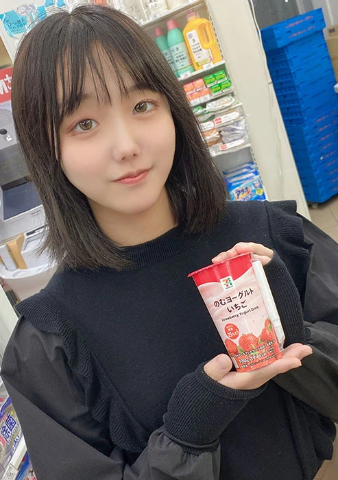 ファーストフード店で笑顔を振りまく店員をテイクアウトして、中出しでソースをトッピングしてみた！