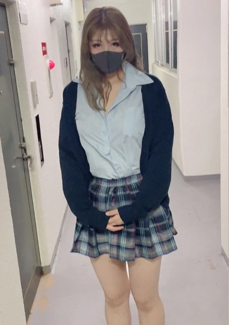 独占販売 飯屋で先輩の彼女を紹介され、こっそり連絡先を聞き出し1時間後に僕の自宅に連れ込んで露出させてやっちゃったww