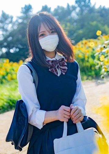 【無修正】幼さの残る色白清楚なFcup美◯女女子◯生・・・慣れない手つきで男性器を挟み込み揺れる美巨乳を堪能しながらゴム無し膣内射精＆口内射精！！