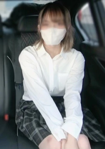 田舎に住む女◯◯生を、学校帰りに車でお迎え！！人気のない駐車場で行われた一部始終！！最後は大量に中に出しちゃいました・・・