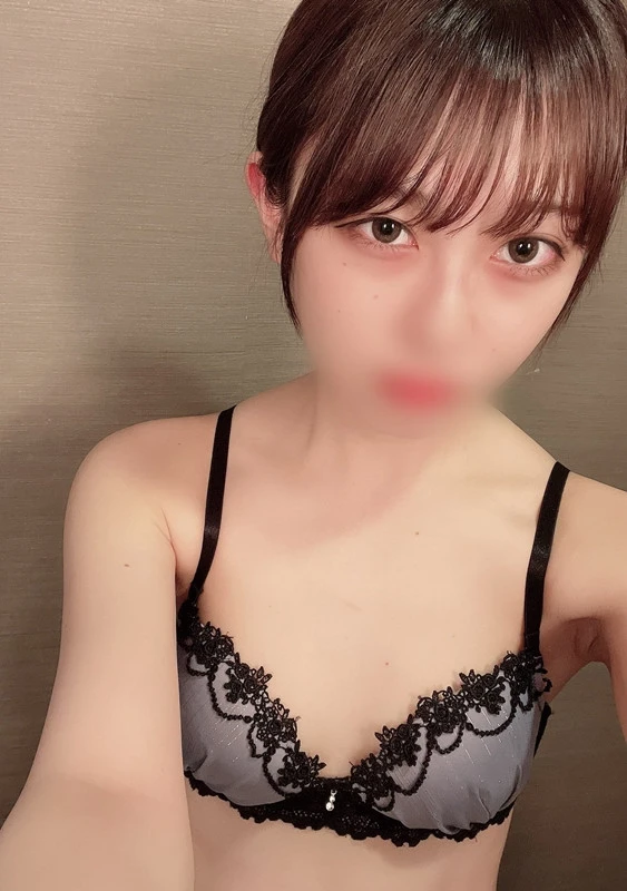 【※親バレしました 】青●学院大学志望の現３年の受験生。可愛さ満点で愛嬌バツグンの色白スレンダー美女。口内発射に人生初の中出しセックス。合計３発の射精。