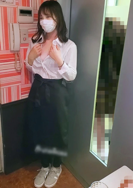 戸田恵○香似のJDカラオケ店でバイト中に中出し。
