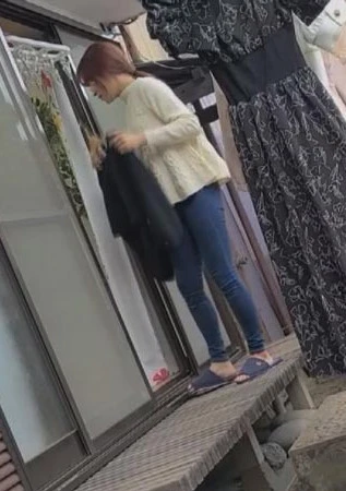 【個人】ママ友との団欒を奪い、スレンダーな人妻の自宅に訪問。ママ友に見られ。。。