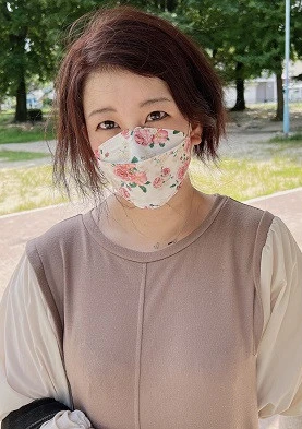 これぞ本当のド淫乱快楽モンスター人妻！旦那と2年間性交無しで溜まった性欲が爆発！撮影してるのに隙きあらばオナって潮吹き！即イキハメ潮！懇願淫語全開！変態性を感じる貪欲美巨乳妻に中出し！