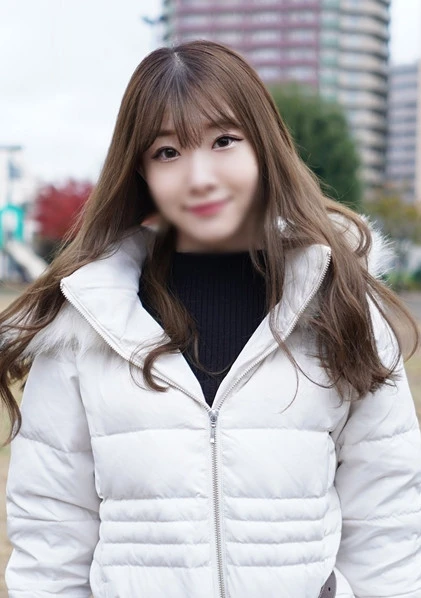 【無修正】ガルバでバイトするスレンダー女子大生のヤバイ色気。表情、仕草すべてがエロくてたまらず中出し