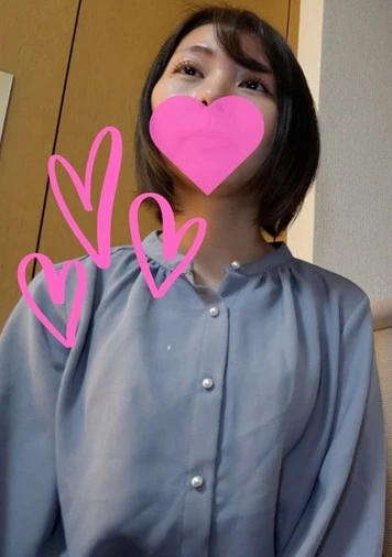 小動物系スレンダーショートヘア美女が店長のセクハラ研修で半泣き状態… その小さなお口で一生懸命デカチンご奉仕して生中出し