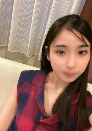 スレンダー清楚系美女と中出しSEX！フェラテク・締め付けまんこが極上【無・特典付き】