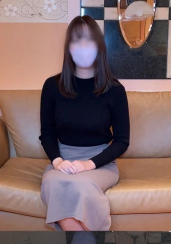 大手旅行会社で勤める超激レア美人OL初撮影！３ヶ国語を話せるハイスペ素人娘にゴムをこっそり外して無言中出し。特典：人生初3Pで激乱れ２連発中出しアヘS⚫︎X。