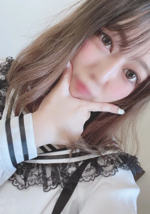 FC2初出演！お小遣い欲しさにハメ撮り承諾！超絶可愛い小柄な美女に流れで押し切り中出し慣行【素人無修正・特典付き】