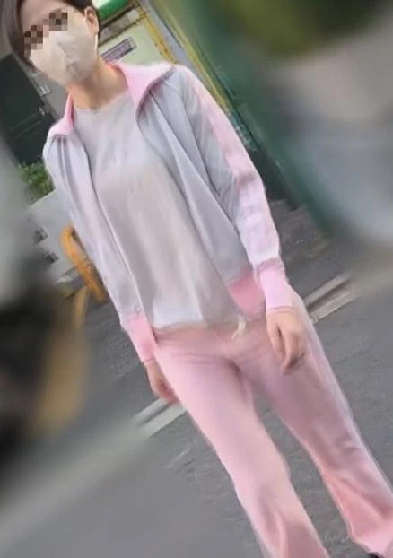 【個人】ボーイッシュな新妻を旦那と引き離し、強制イラマに嗚咽。抵抗する気力もなく無理矢理膣奥に中出し。