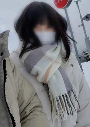 冬休みに旅行デート。野外で玩具で虐められ露出プレイ。最後はピンクおま○んこに大量中出し。