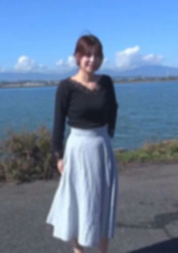 パチ〇コ借金苦の美人妻、丸くて綺麗なお尻を突き出して中出しを受け入れる、挿れられるとイキまくるどうしようもない奥さんですね