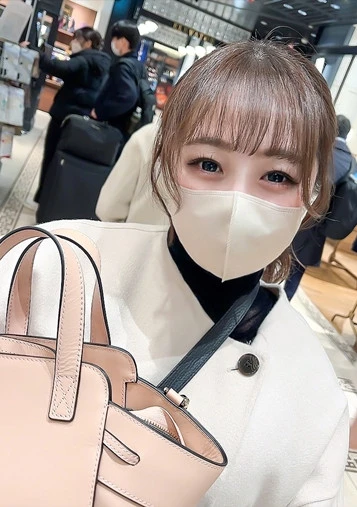 【無修正】集団レイ◯され妊娠中絶した過去の記憶の闇から抜け出せない男性恐怖症の美容部員・・・密室に連れ込むとフラッシュバックしたかの様に怯える身体に生中出し！！　