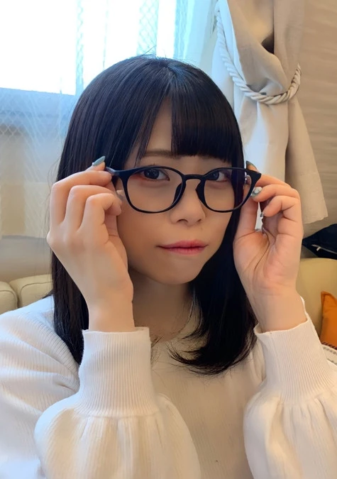 【無修正】オタク系　巨乳めがね女子　生中出し