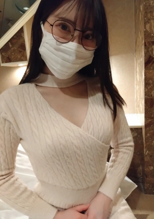 【個人撮影】ちょっと天然系の巨乳で色白な眼鏡女子　趣味のサバゲーの為のお小遣い稼ぎです