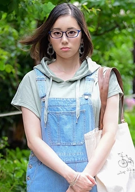 成人向け同人エロ漫画家30歳。引きこもりオナニー中毒メガネ女が淫語連発玩具&鬼チ○ポでアヘリまくり調教中出し