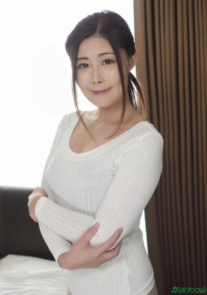 旦那の留守中に侵入してきた盗撮魔 〜簡単に旦那のことを忘れるベロ出し妻〜