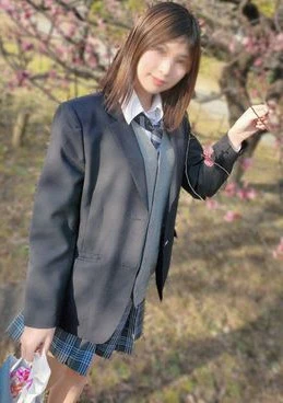 【2004年生】地元のテニス部の巨乳美少•女。バレンタインに公園で、我慢できず…