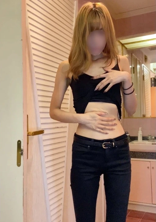 【個撮】22歳モデルは渋谷1◯9店員！チ○ポをシゴいて精子まみれになっても手を洗わず帰るギャルのフェラとアナル舐めと飲精【完全顔出し】