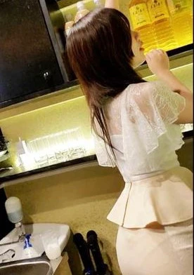 【完全顔出し】「え、ここでするの？」ガルバで働く専門学生を便所に連れ込み…。酔った彼女をお持ち帰りし、勢いで中出ししちゃいました。。