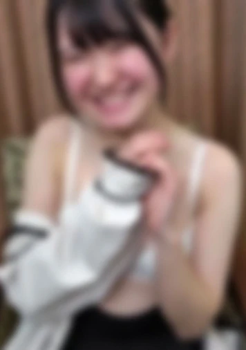 笑顔たっぷり恥ずかしがり屋の10代●生と再会。未処理剛毛の発育中マンコに人生初の電マで衝撃の快感。未成熟なのに大量中出し、大量顔射３連発も満面の笑みで受け止める。