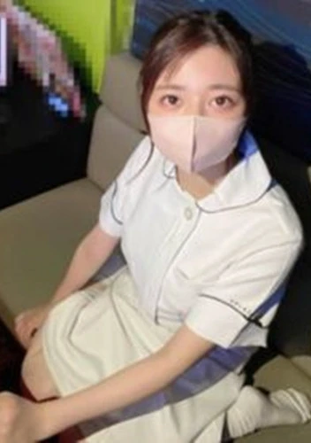 【#76-2】感度抜群で清楚な歯科助手を仕事着でハメ撮りしました。人生初の生本番で半分中出しされるも気付かず。。その後はカラオケでドキドキエッチ中にドアが...♡両想い♡