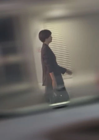 【個人】ボーイッシュな新妻はヘトヘト。スタイリッシュスーツを剥くと、スポブラは出てこなかった。