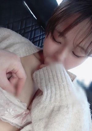 【初撮り】田舎で見つけた女子◯生Rちゃん、出会ってすぐ車内でフェラチオ、マンクパ、紐パンの隙間から激しくイカした後、口内射精します