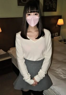 絶対に身バレしたくない最初で最後の人生初中出し!色白の華奢な躰で幼さが残る美乳娘！経験少ないキツ