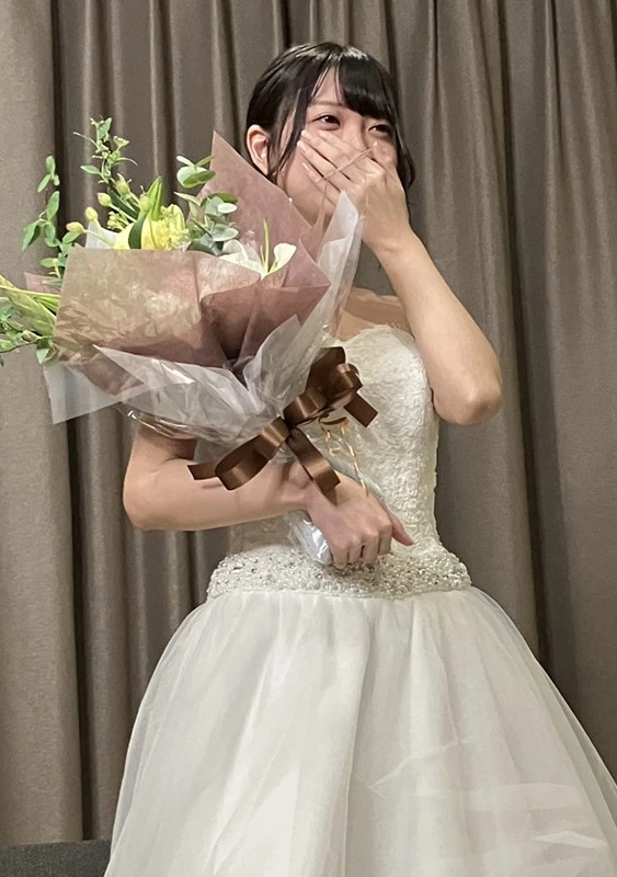 えりかちゃん涙の卒業ウェディング！ファン感謝祭の個人撮影会でご褒美にチャレンジ！写真集付きの先行販売版！