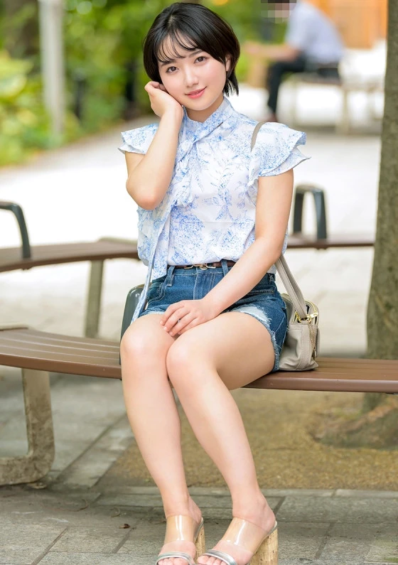 女子校出身新人AD、恋愛初心者。初のマッチングアプリでガチガチ緊張状態のままホテルに連れ込まれ中出しされまくる