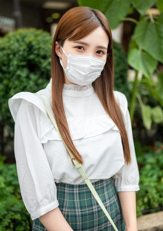 素人女子大生【限定】なおちゃん22歳レベルが超高い美人ばかりの制服系ガルバでバイトしている巨乳JDとイチャイチャ中出しSEX！！